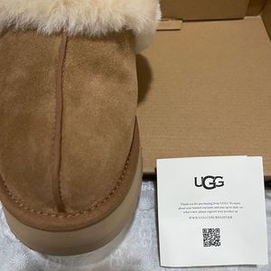 UGG Disquette Slippers size 8
